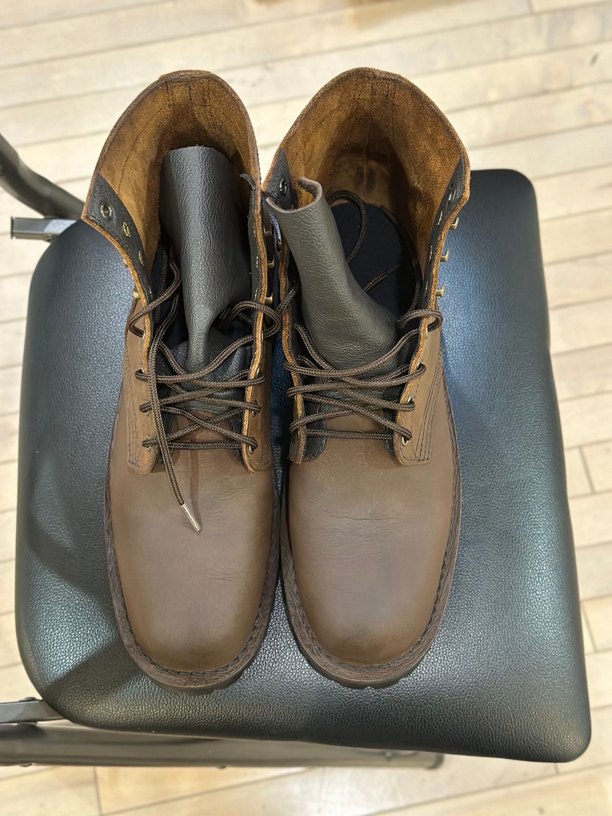 Photo by gabriel18 on October 1, 2023 of the JK Boots 300X in Seidel Brown Oil Tan.