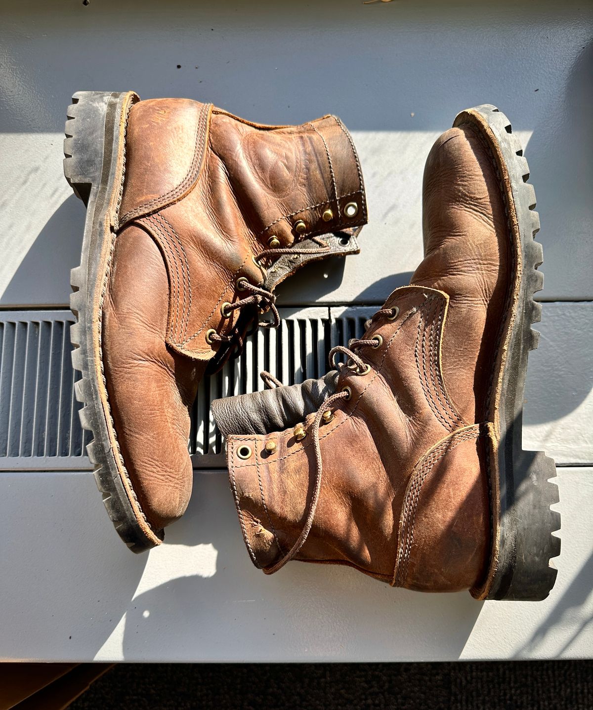 Photo by gabriel18 on November 1, 2023 of the JK Boots 300X in Seidel Brown Oil Tan.