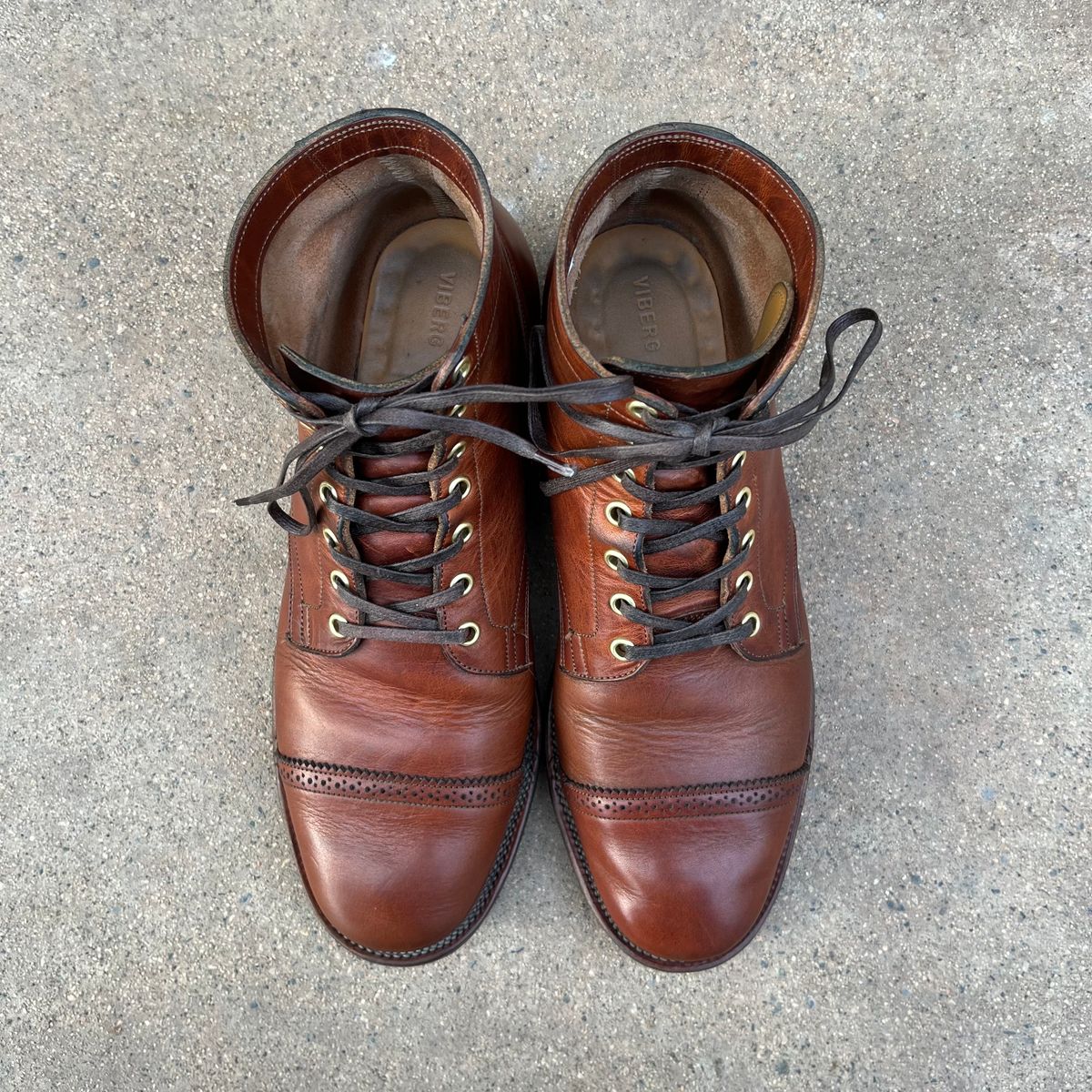 Photo by samepantssameboots6months on December 4, 2022 of the Viberg Service Boot BCT in Horween Burned Oak Dublin.