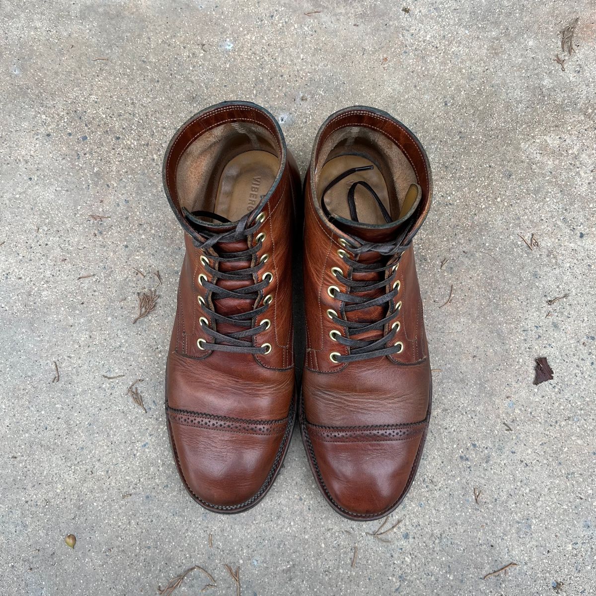 Photo by samepantssameboots6months on January 2, 2023 of the Viberg Service Boot BCT in Horween Burned Oak Dublin.