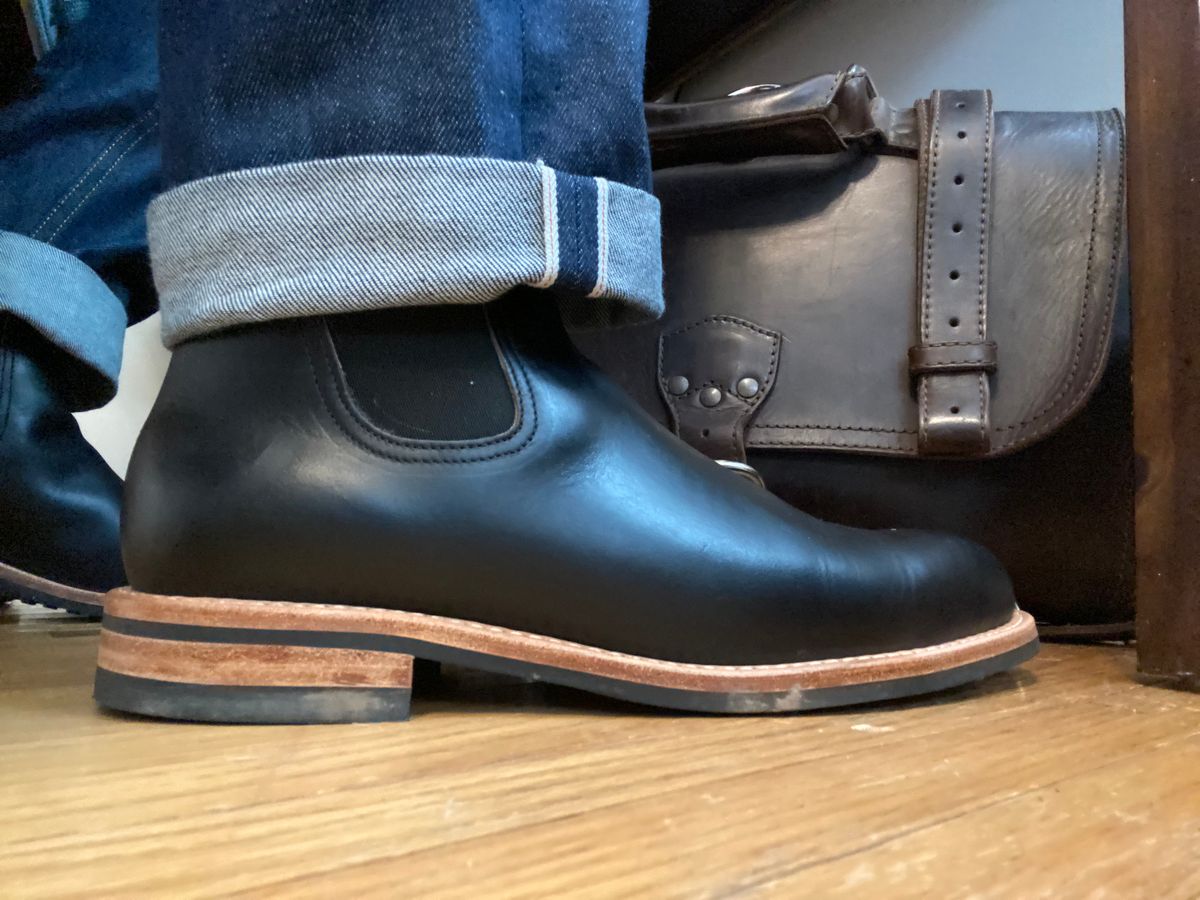 Photo by everydaycarrybuffalo on February 15, 2023 of the Oak Street Bootmakers Unlisted Model in Horween Black Chromexcel.