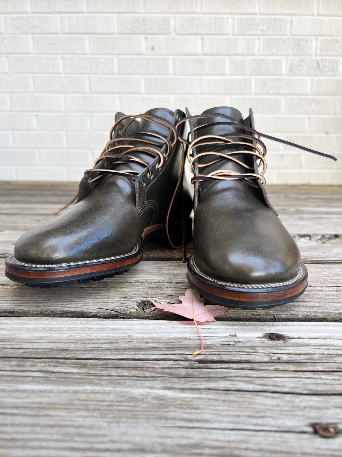 Photo by tooth on October 5, 2023 of the Viberg Boondocker in Maryam Olive TPR Horsebutt.