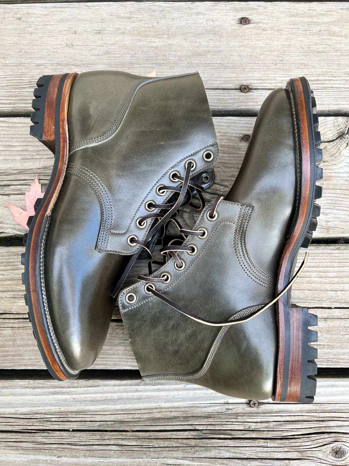 Photo by tooth on October 5, 2023 of the Viberg Boondocker in Maryam Olive TPR Horsebutt.