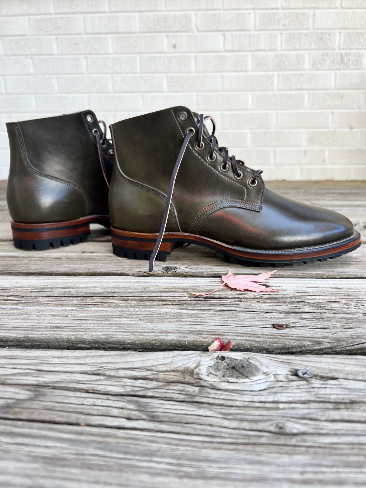 Photo by tooth on October 5, 2023 of the Viberg Boondocker in Maryam Olive TPR Horsebutt.