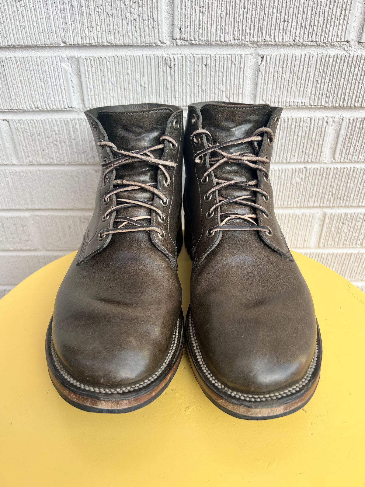 Photo by tooth on November 3, 2023 of the Viberg Boondocker in Maryam Olive TPR Horsebutt.
