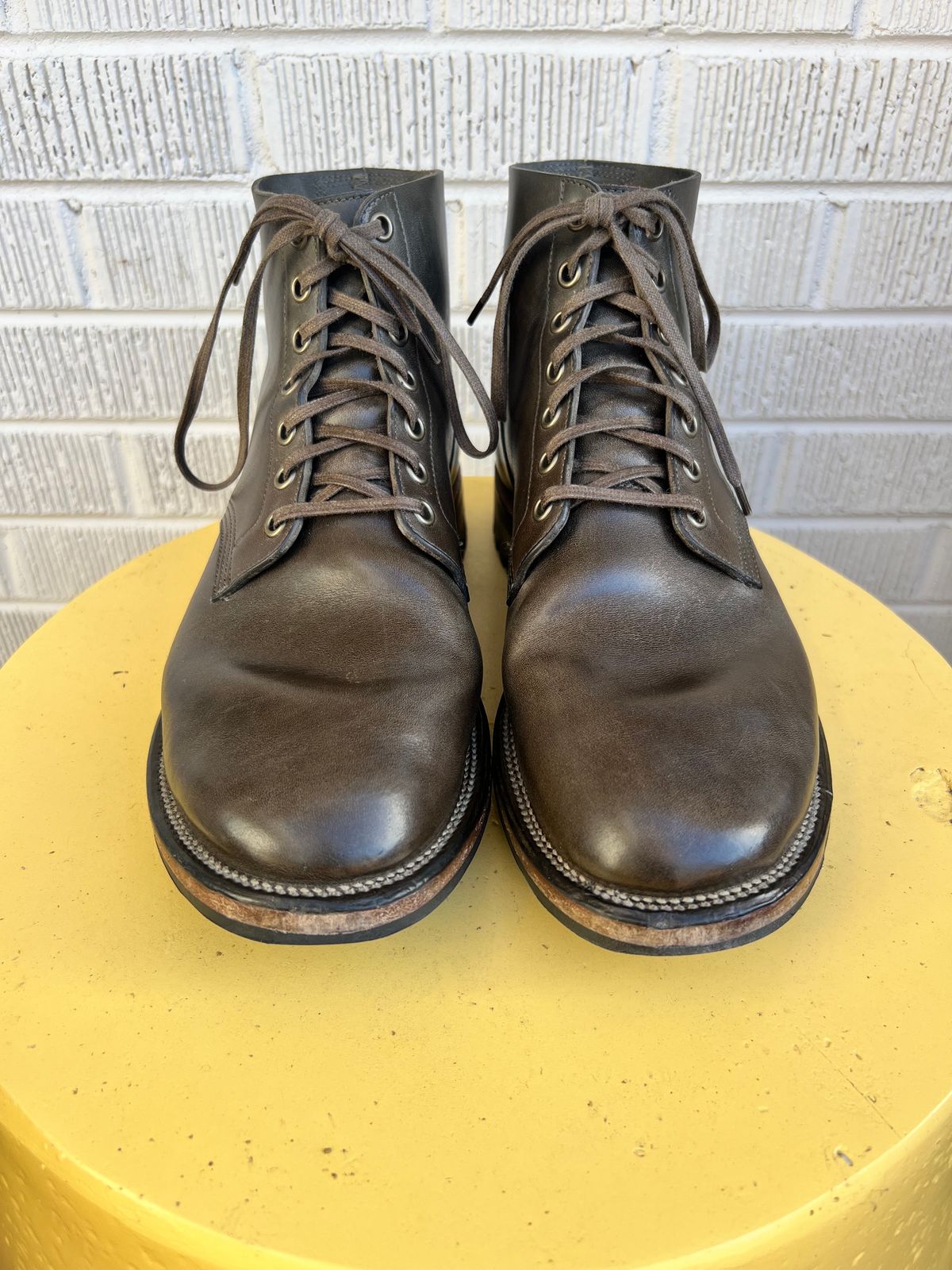 Photo by tooth on December 5, 2023 of the Viberg Boondocker in Maryam Olive TPR Horsebutt.