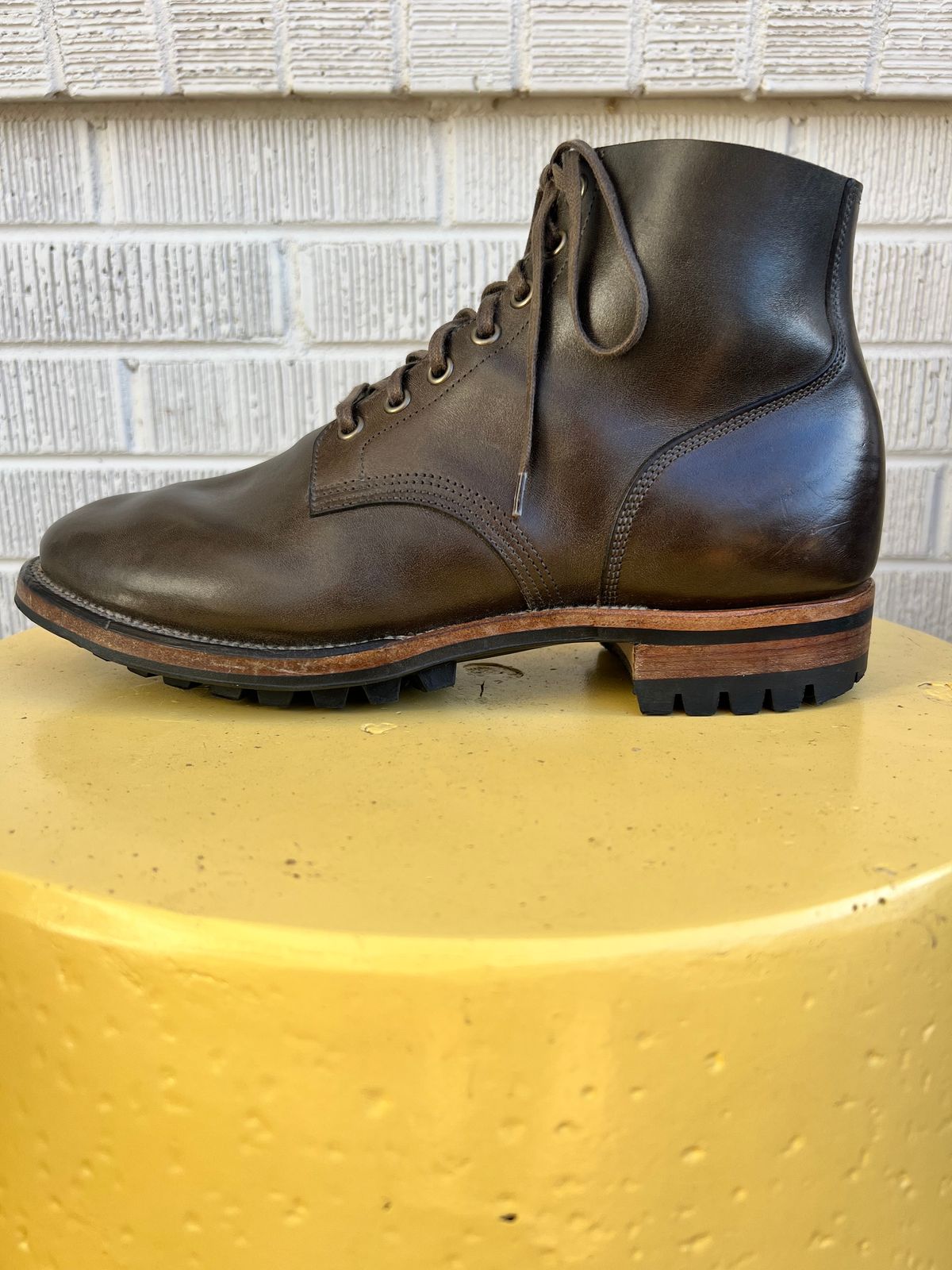 Photo by tooth on December 5, 2023 of the Viberg Boondocker in Maryam Olive TPR Horsebutt.