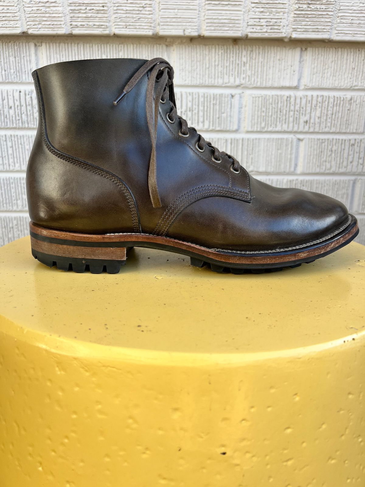 Photo by tooth on December 5, 2023 of the Viberg Boondocker in Maryam Olive TPR Horsebutt.