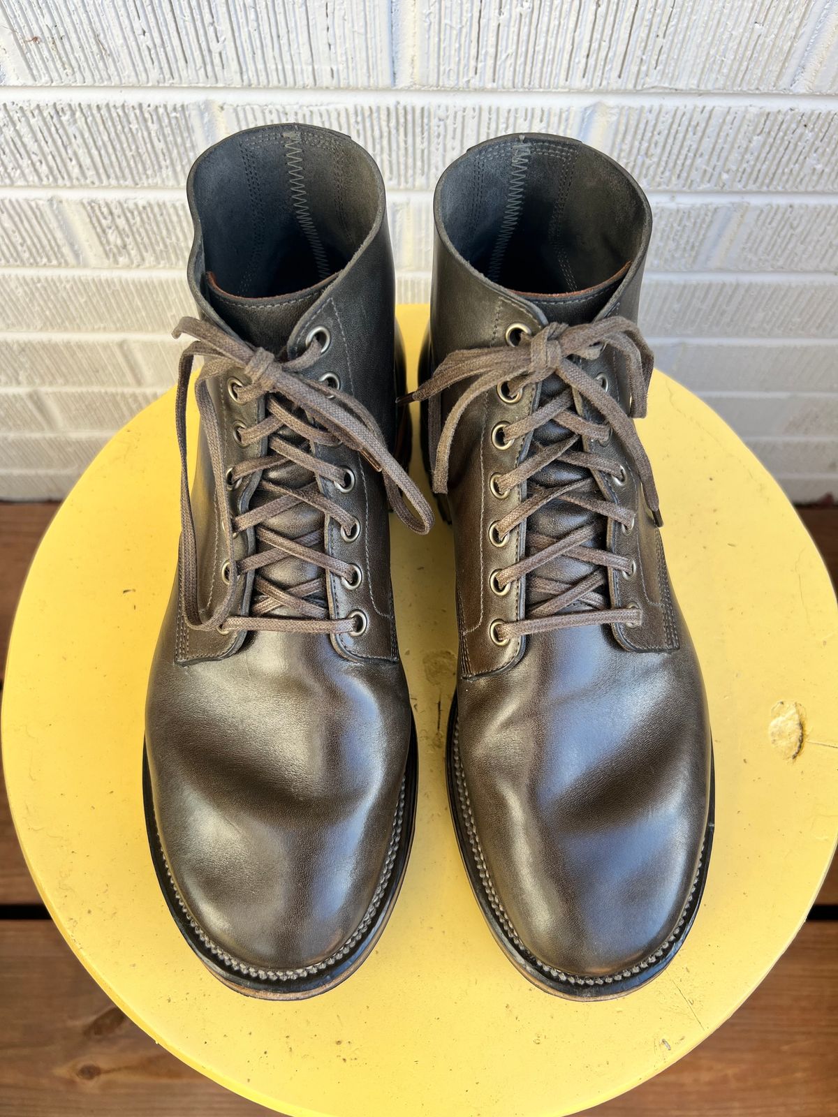Photo by tooth on December 5, 2023 of the Viberg Boondocker in Maryam Olive TPR Horsebutt.