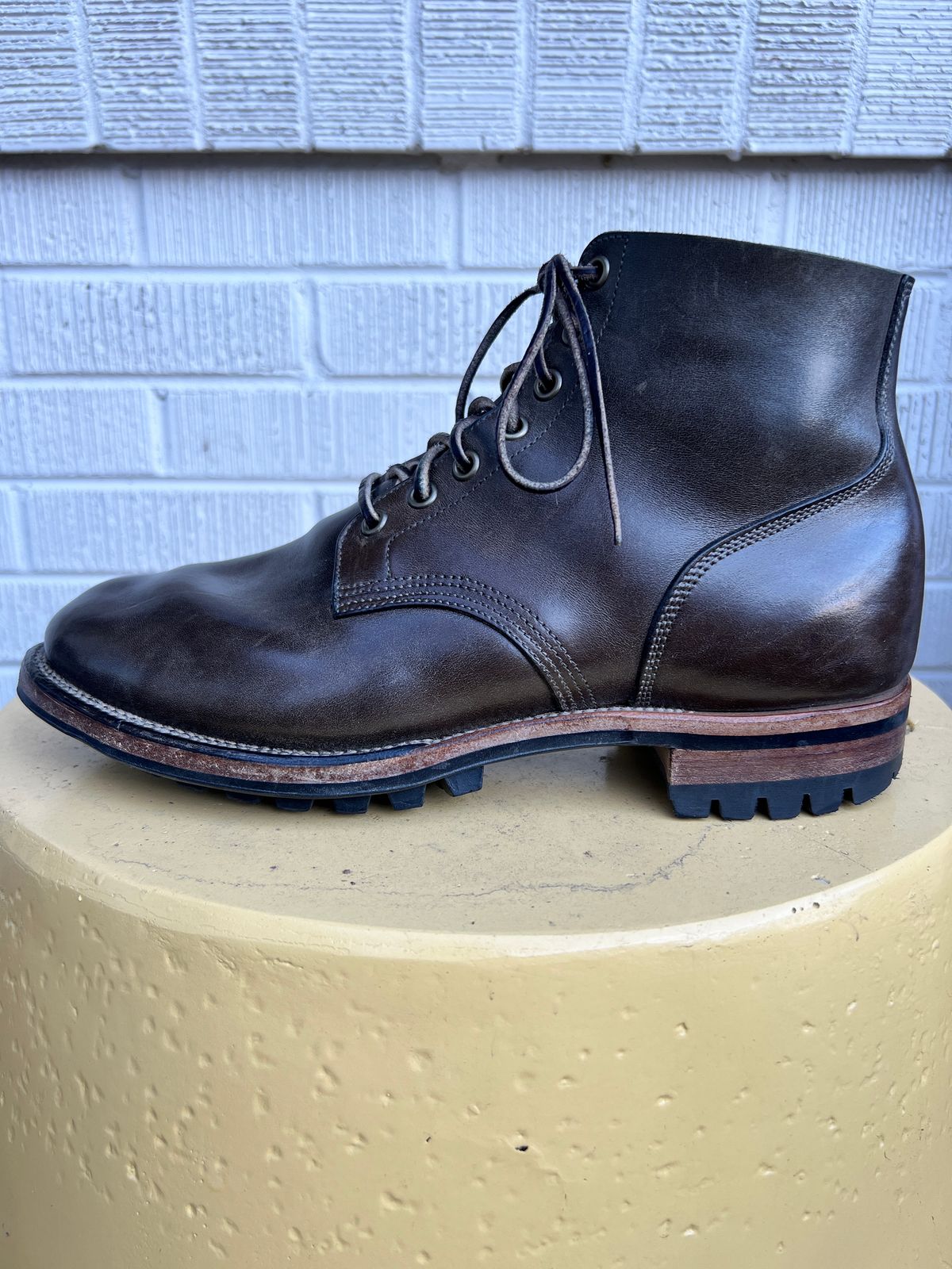 Photo by tooth on February 1, 2024 of the Viberg Boondocker in Maryam Olive TPR Horsebutt.