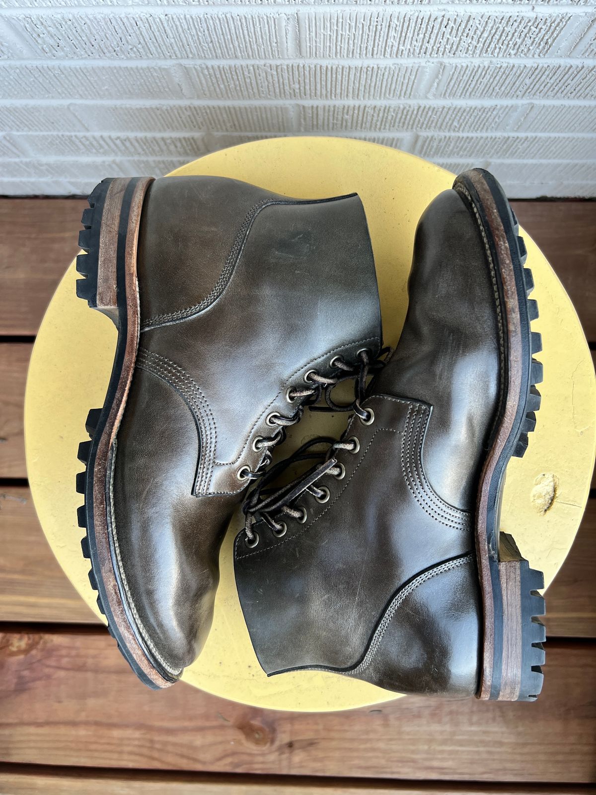 Photo by tooth on February 1, 2024 of the Viberg Boondocker in Maryam Olive TPR Horsebutt.