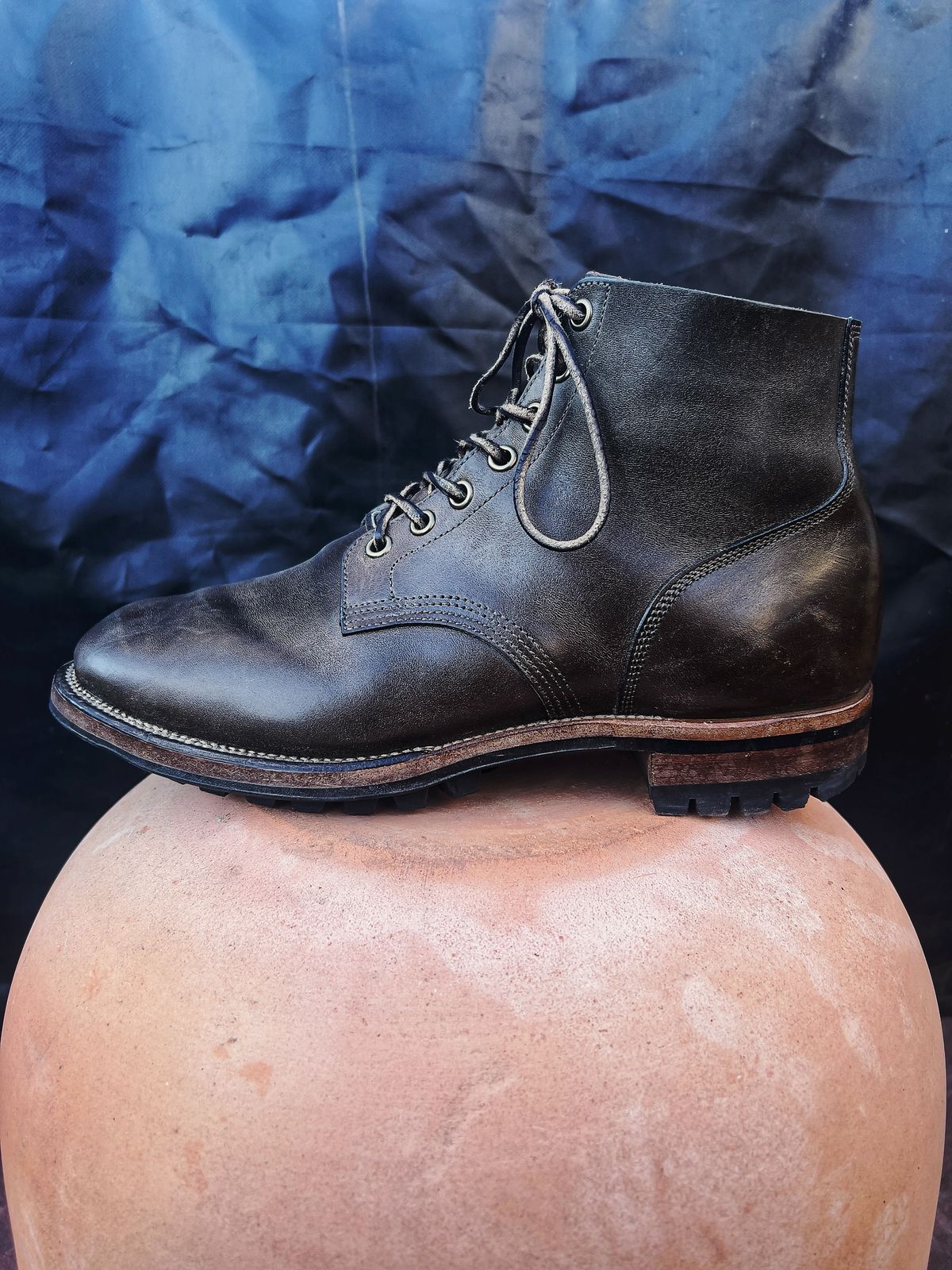 Photo by tooth on March 2, 2024 of the Viberg Boondocker in Maryam Olive TPR Horsebutt.