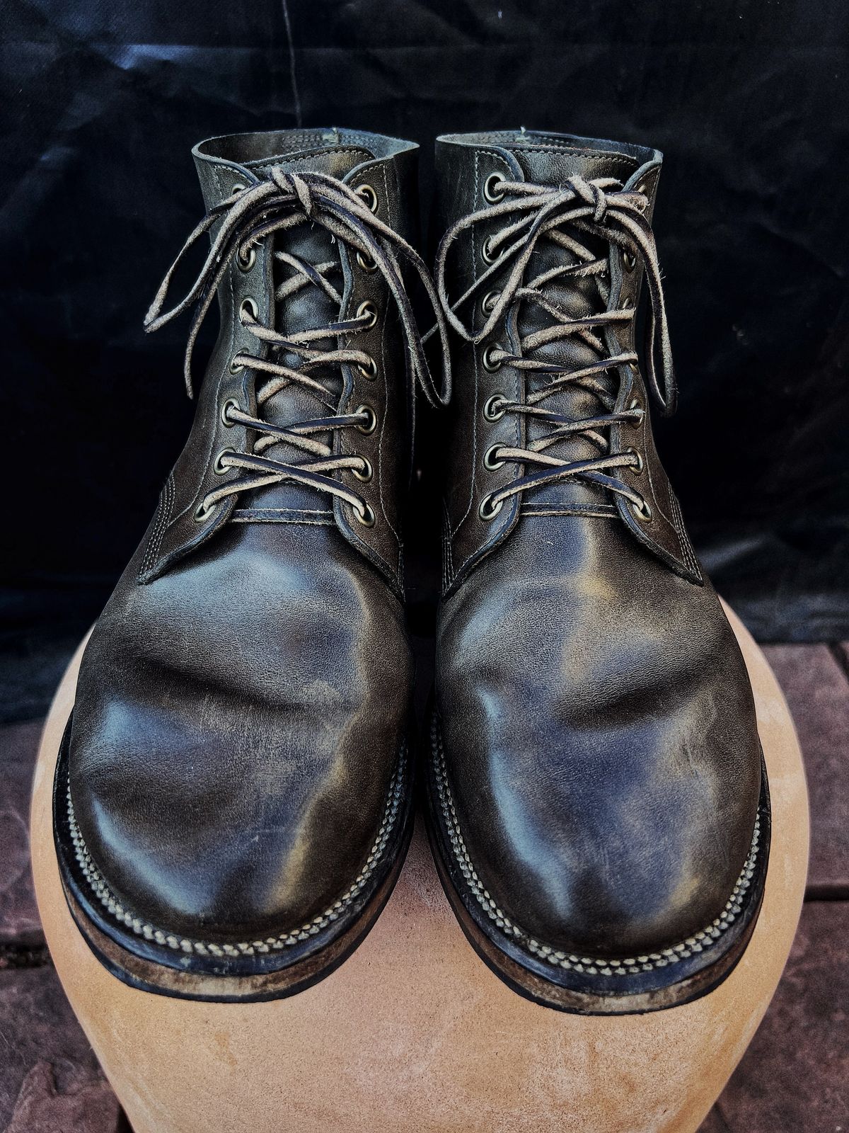 Photo by tooth on March 2, 2024 of the Viberg Boondocker in Maryam Olive TPR Horsebutt.