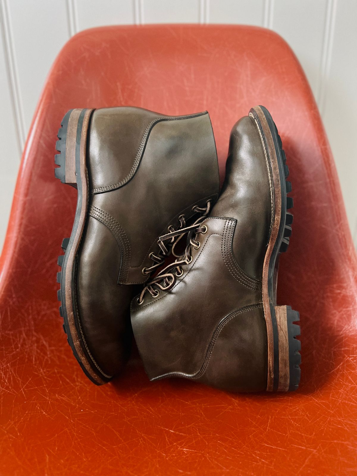 Photo by tooth on April 2, 2024 of the Viberg Boondocker in Maryam Olive TPR Horsebutt.