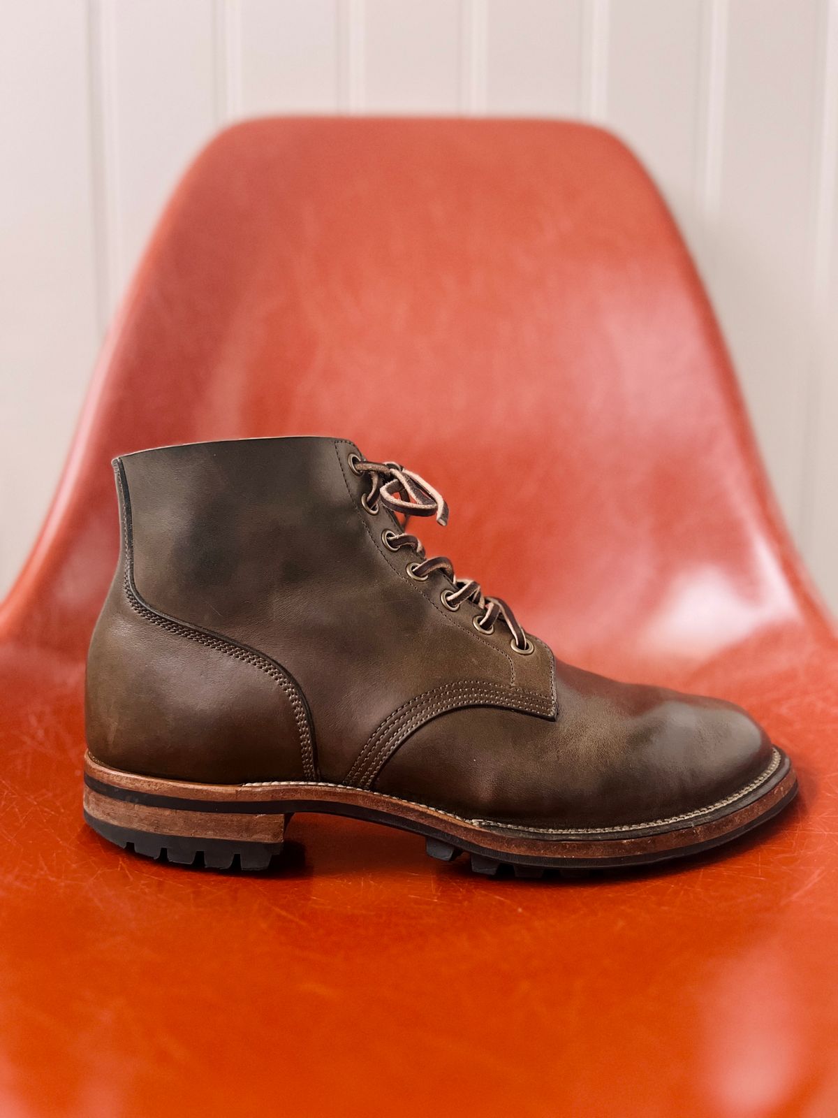 Photo by tooth on April 2, 2024 of the Viberg Boondocker in Maryam Olive TPR Horsebutt.
