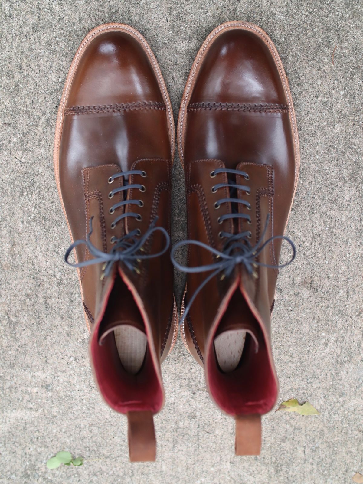 Photo by miamisoledoc on October 1, 2022 of the Carmina Unlisted Model in Horween Armagnac Shell Cordovan.