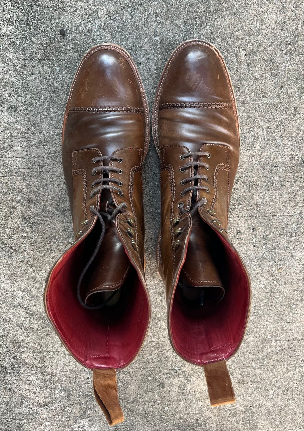 Photo by miamisoledoc on December 3, 2022 of the Carmina Unlisted Model in Horween Armagnac Shell Cordovan.