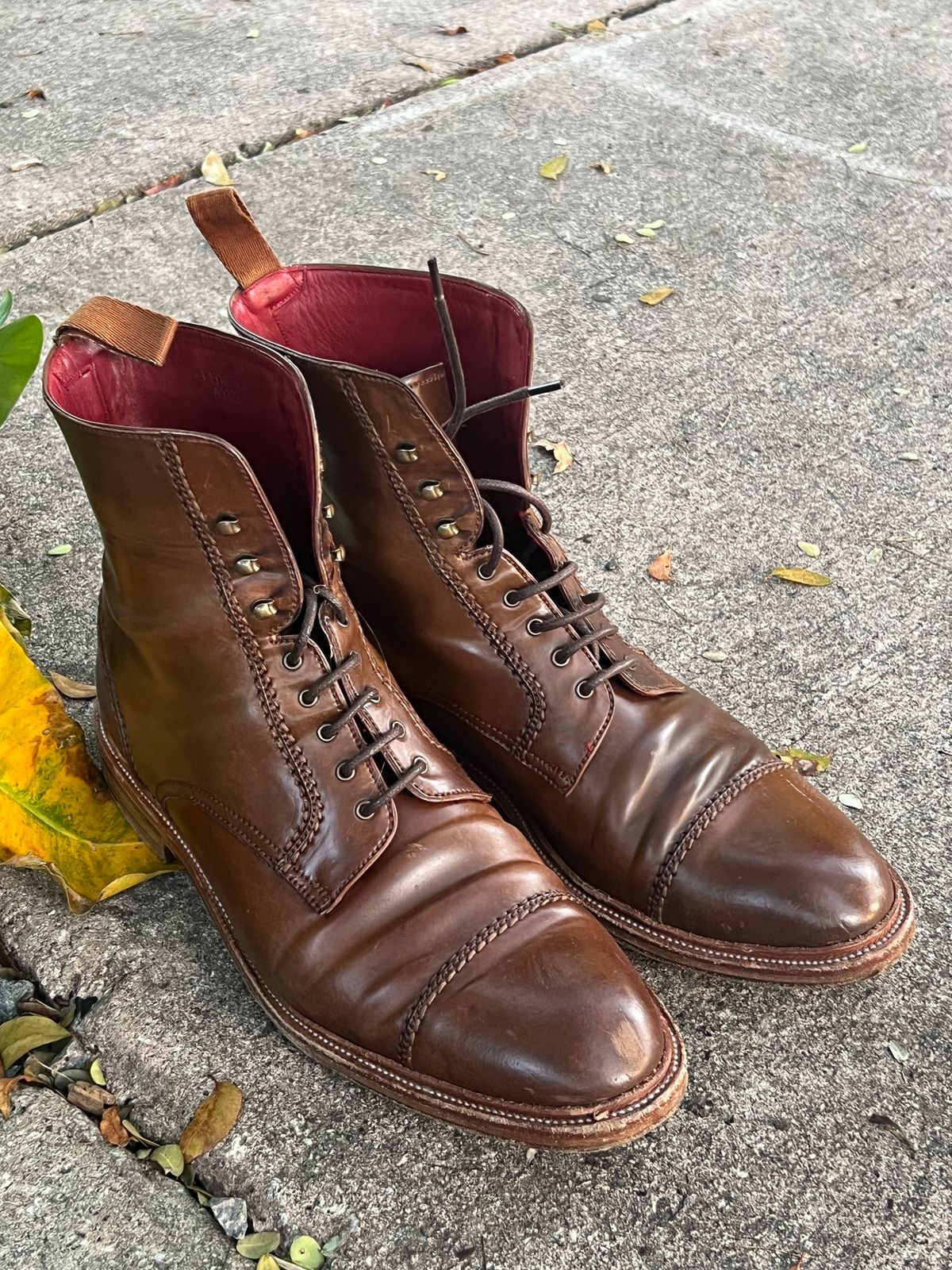 Photo by miamisoledoc on January 4, 2023 of the Carmina Unlisted Model in Horween Armagnac Shell Cordovan.