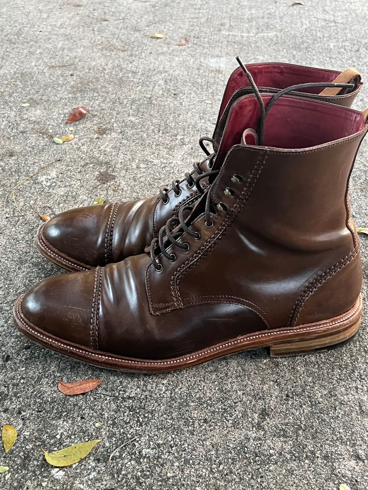Photo by miamisoledoc on January 4, 2023 of the Carmina Unlisted Model in Horween Armagnac Shell Cordovan.