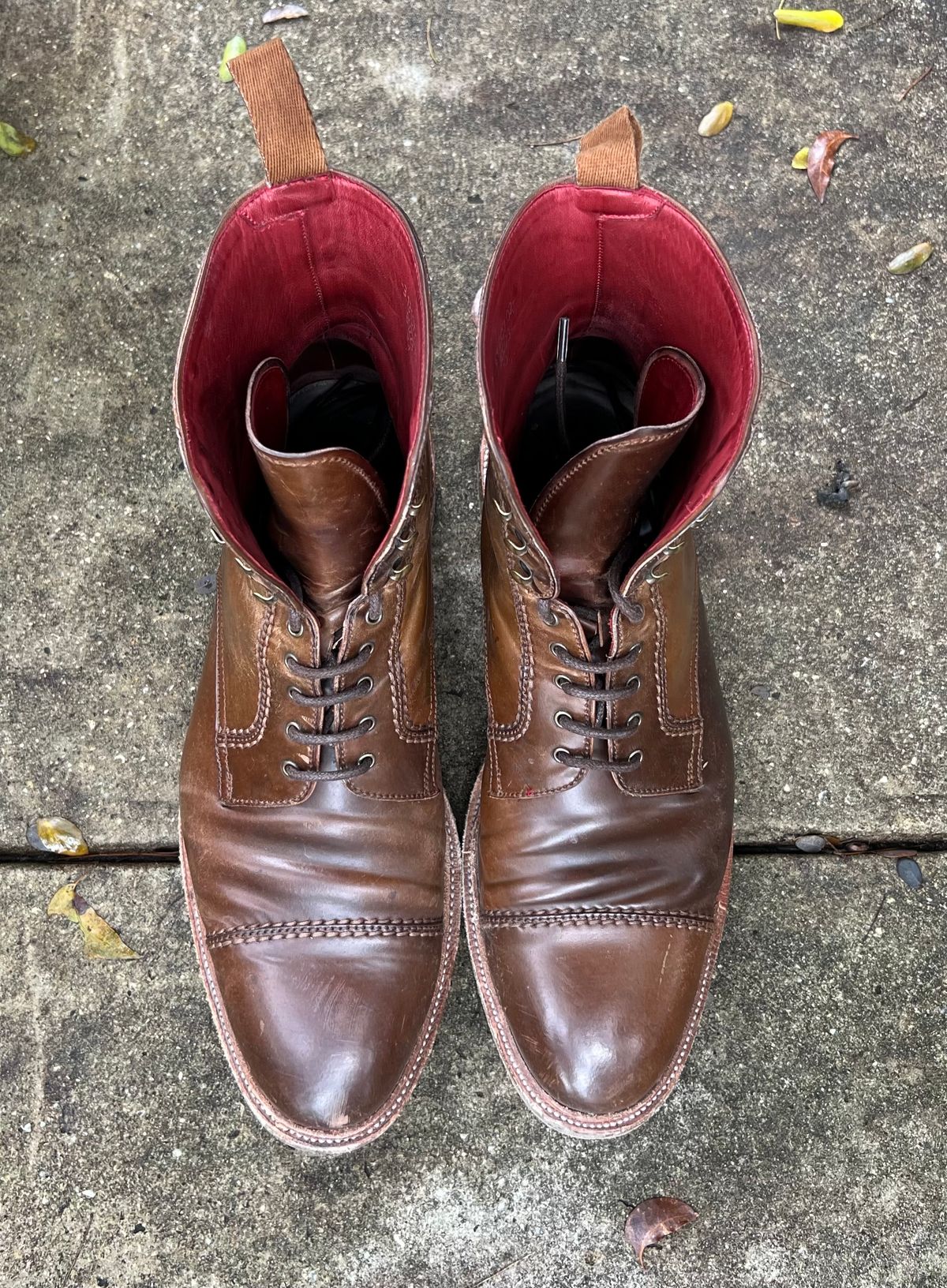 Photo by miamisoledoc on February 5, 2023 of the Carmina Unlisted Model in Horween Armagnac Shell Cordovan.