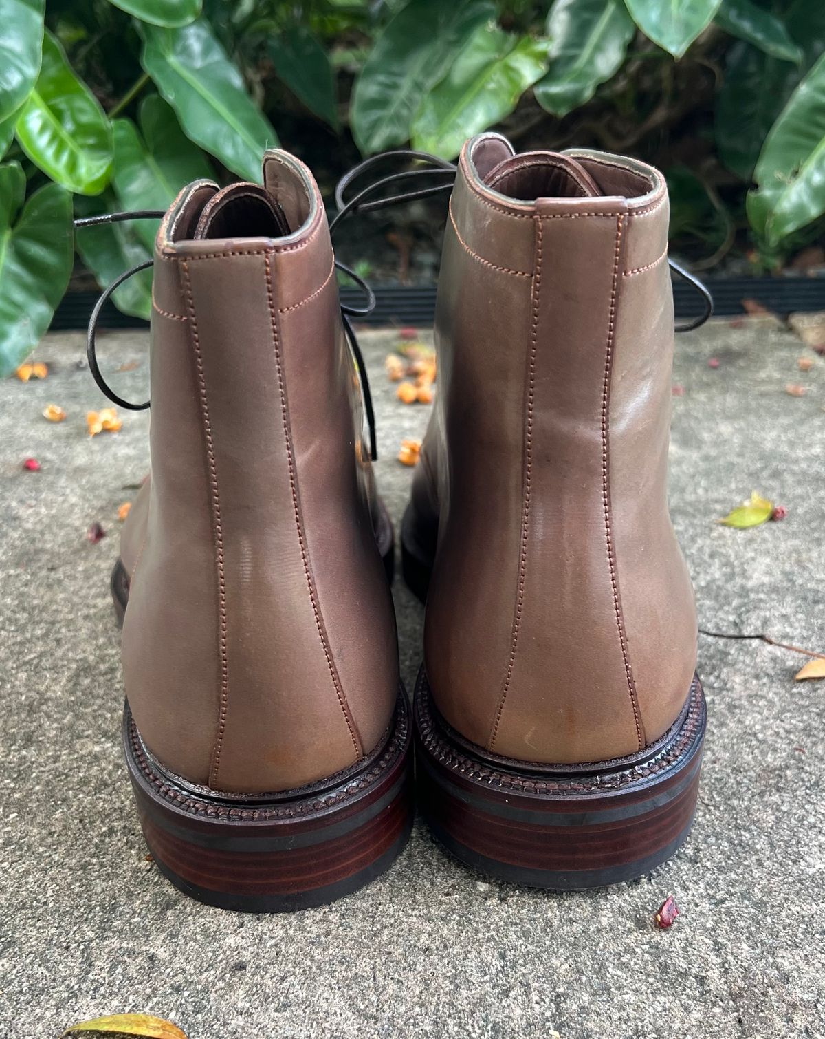 Photo by miamisoledoc on October 1, 2023 of the Carmina Work Boots 861 in Unknown Leather.