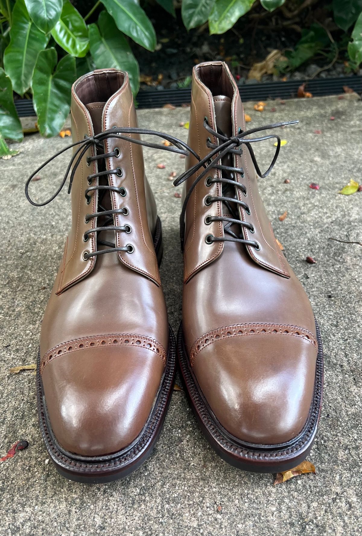 Photo by miamisoledoc on October 1, 2023 of the Carmina Work Boots 861 in Unknown Leather.