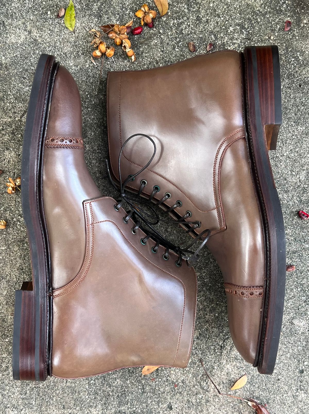 Photo by miamisoledoc on October 1, 2023 of the Carmina Work Boots 861 in Unknown Leather.