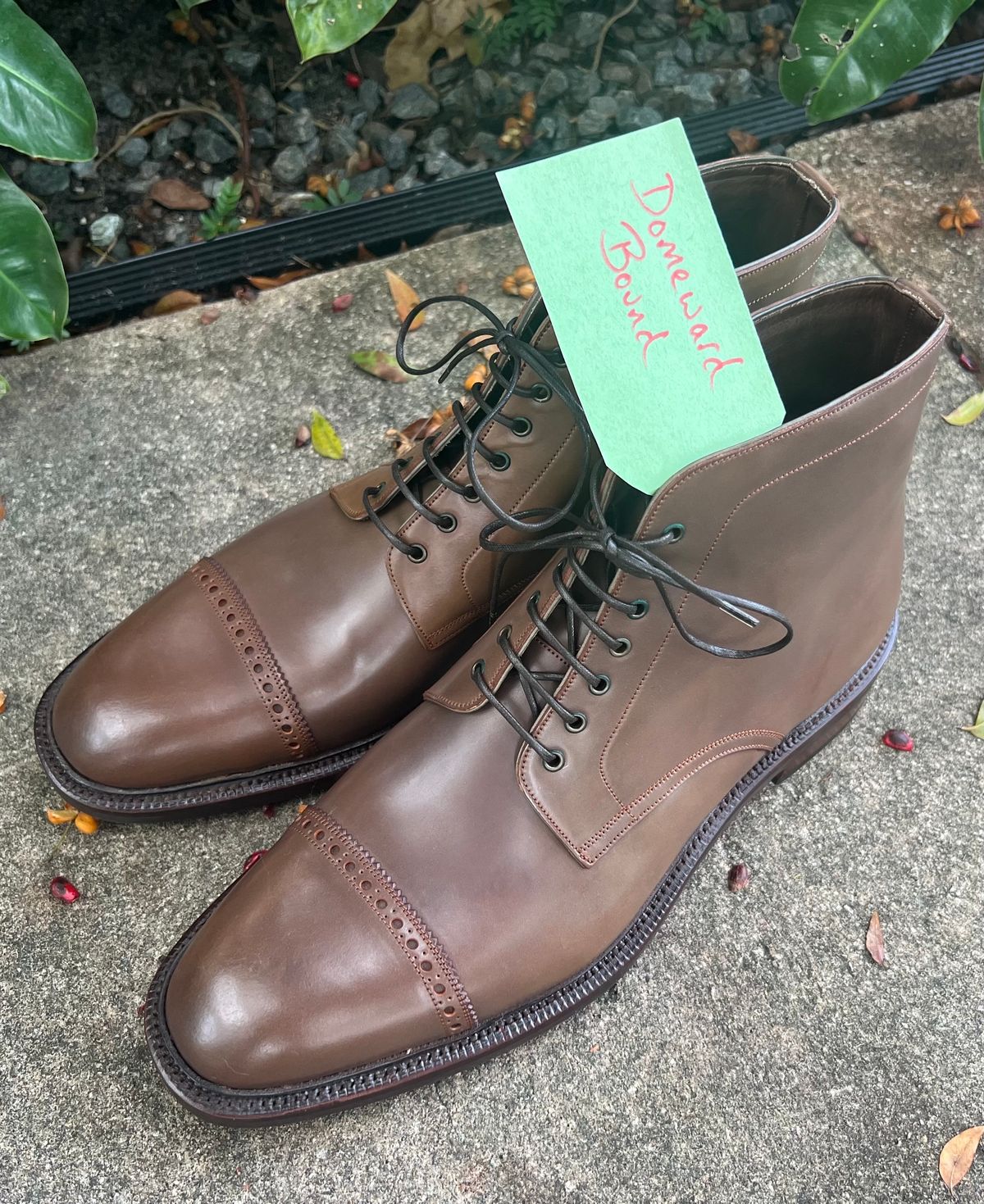Photo by miamisoledoc on October 1, 2023 of the Carmina Work Boots 861 in Unknown Leather.