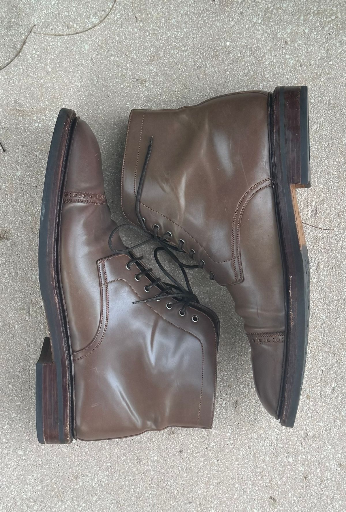 Photo by miamisoledoc on November 4, 2023 of the Carmina Work Boots 861 in Unknown Leather.