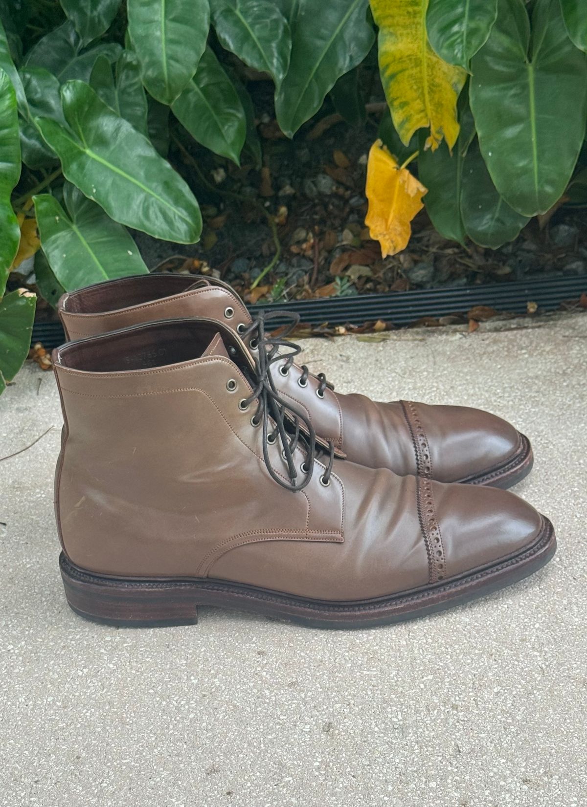 Photo by miamisoledoc on November 4, 2023 of the Carmina Work Boots 861 in Unknown Leather.