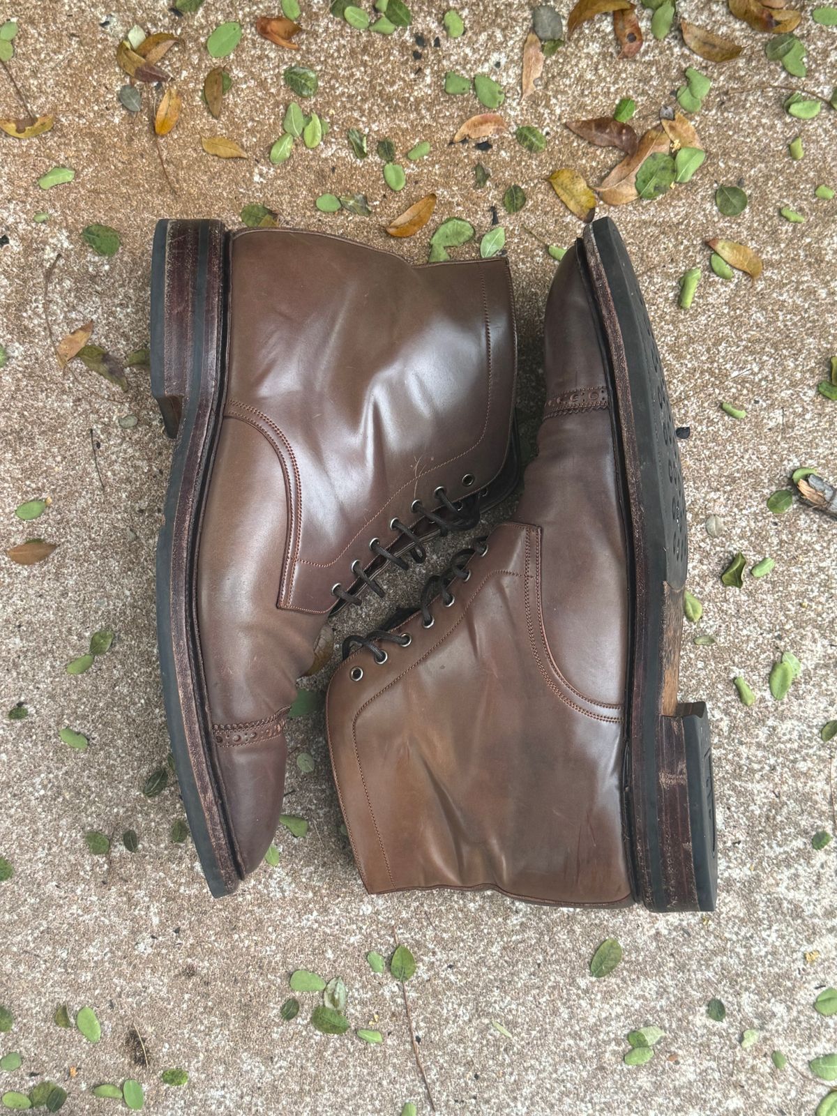 Photo by miamisoledoc on January 4, 2024 of the Carmina Work Boots 861 in Unknown Leather.