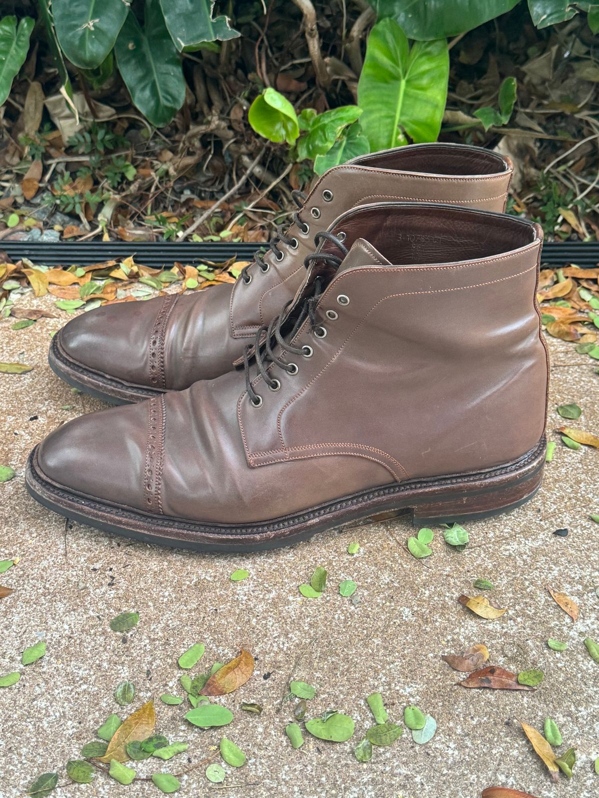 Photo by miamisoledoc on January 4, 2024 of the Carmina Work Boots 861 in Unknown Leather.