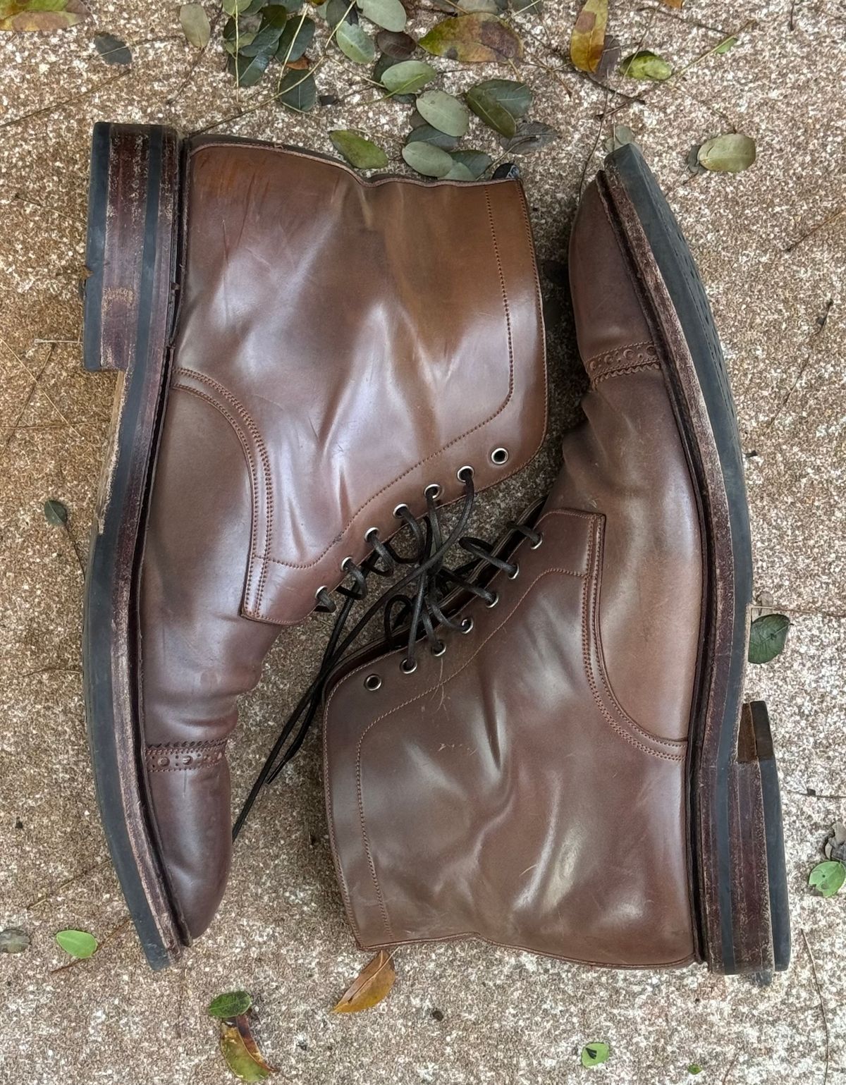 Photo by miamisoledoc on February 4, 2024 of the Carmina Work Boots 861 in Unknown Leather.