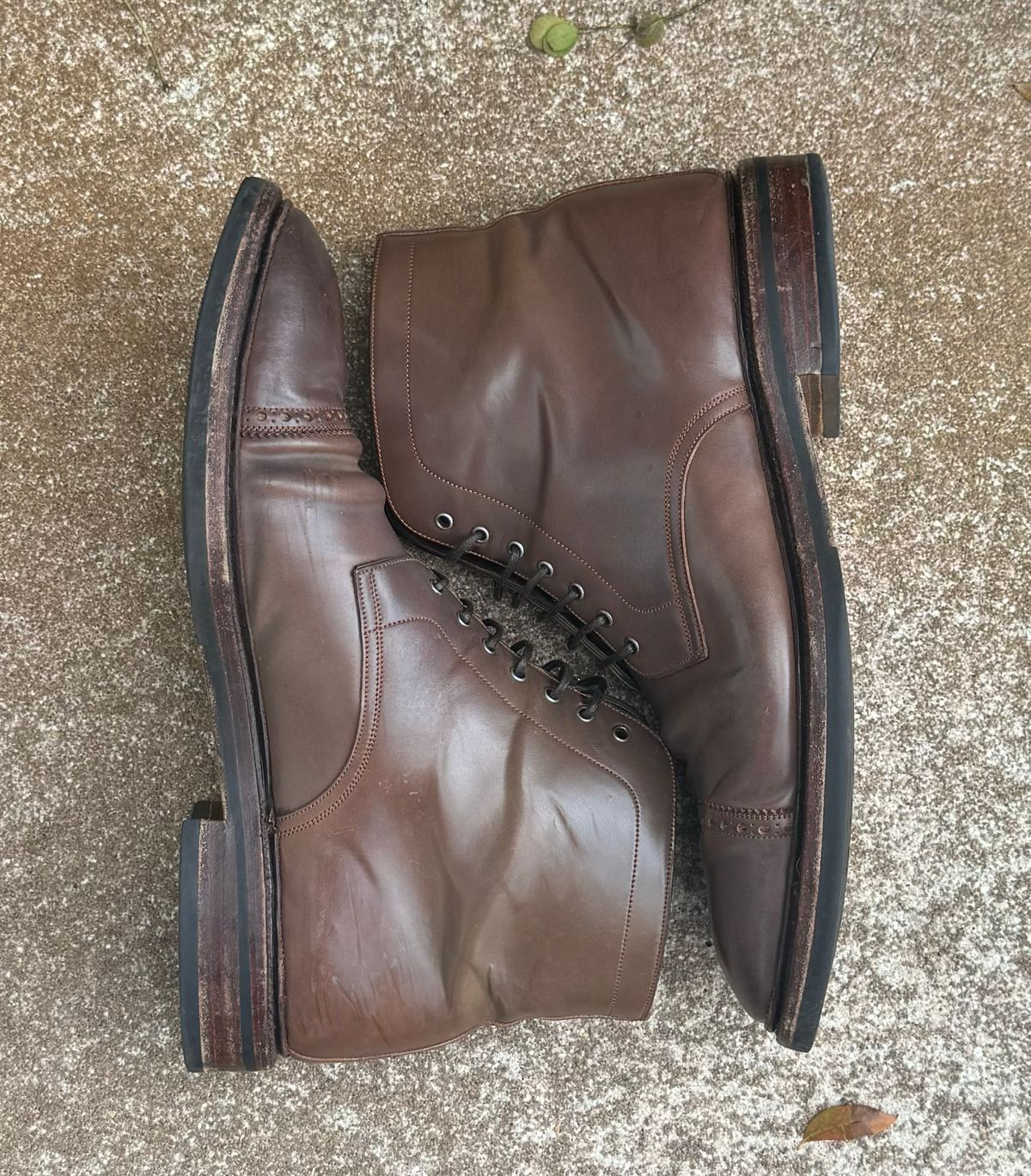 Photo by miamisoledoc on March 4, 2024 of the Carmina Work Boots 861 in Unknown Leather.