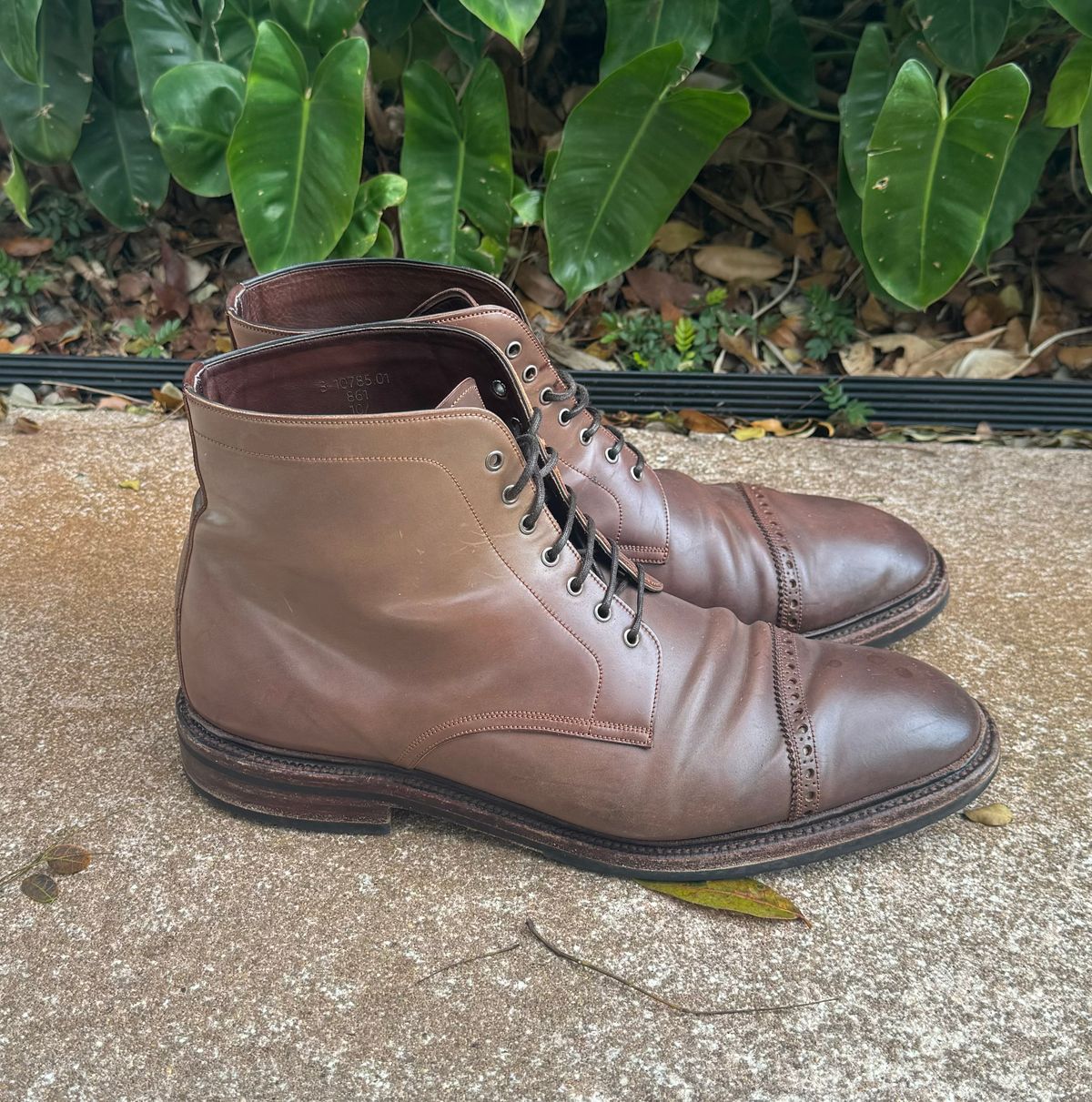 Photo by miamisoledoc on March 4, 2024 of the Carmina Work Boots 861 in Unknown Leather.