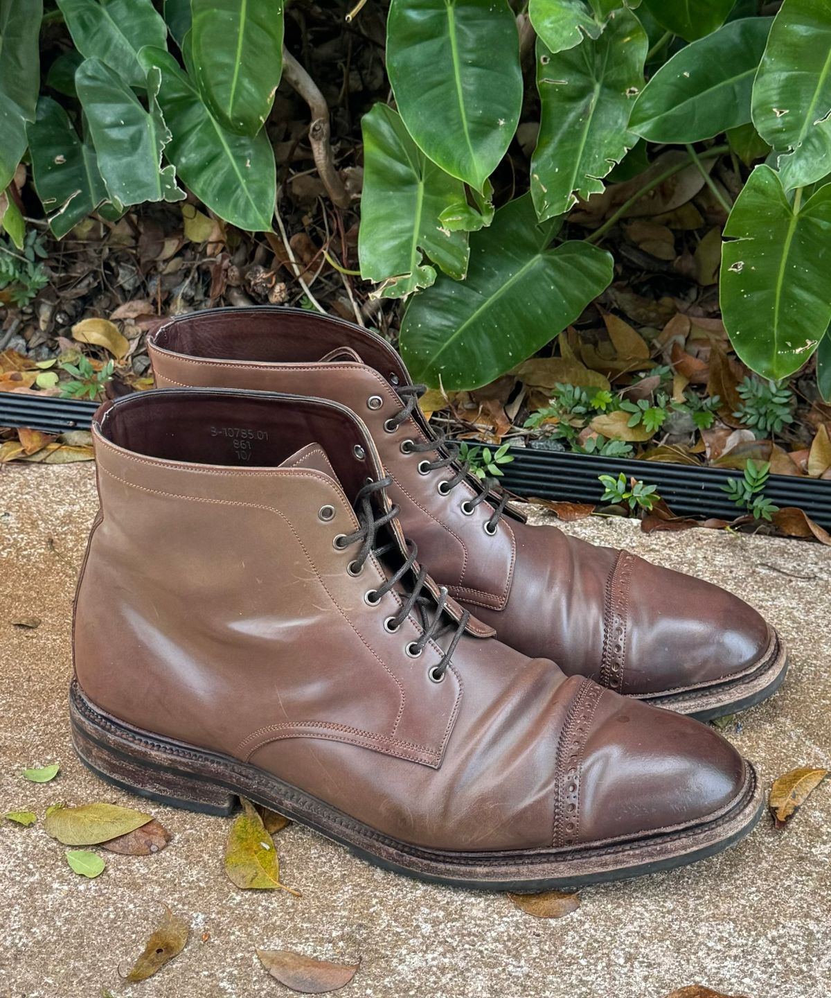 Photo by miamisoledoc on April 6, 2024 of the Carmina Work Boots 861 in Unknown Leather.