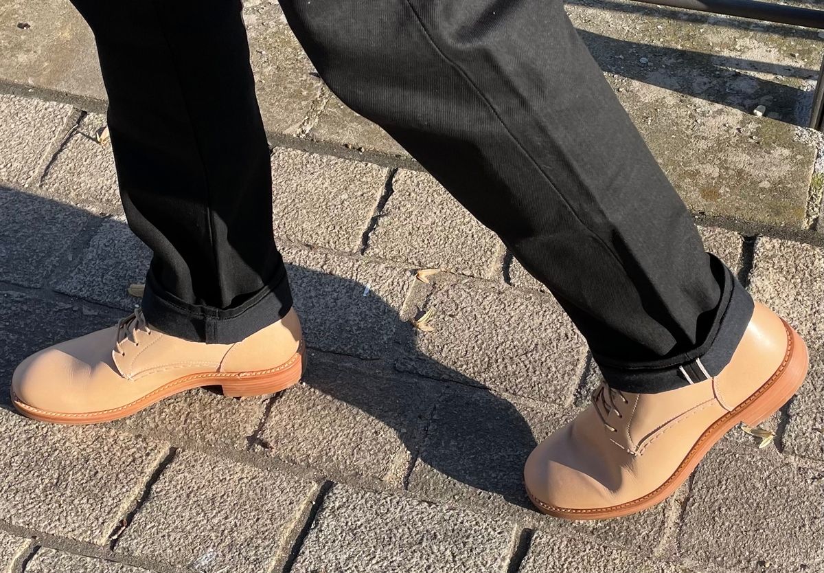 Photo by TheIncomer on October 1, 2023 of the Butts and Shoulders The Classic Boots in Natural Leather.