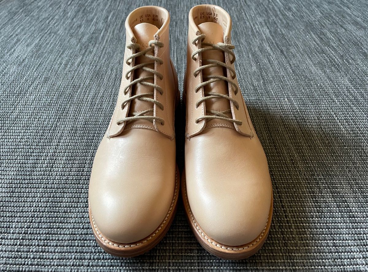 Photo by TheIncomer on October 1, 2023 of the Butts and Shoulders The Classic Boots in Natural Leather.