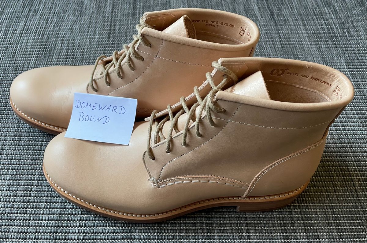 Photo by TheIncomer on October 1, 2023 of the Butts and Shoulders The Classic Boots in Natural Leather.