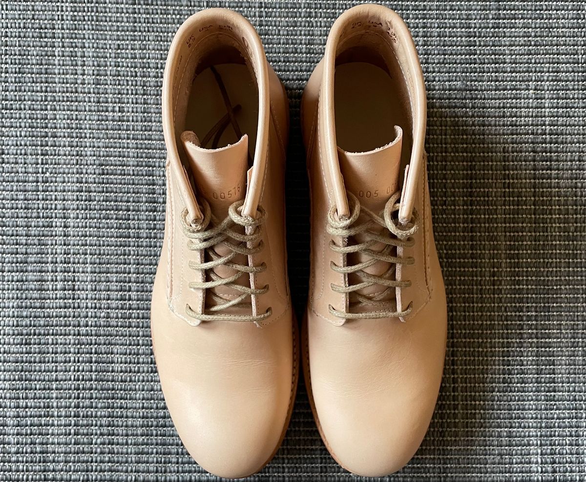 Photo by TheIncomer on October 1, 2023 of the Butts and Shoulders The Classic Boots in Natural Leather.