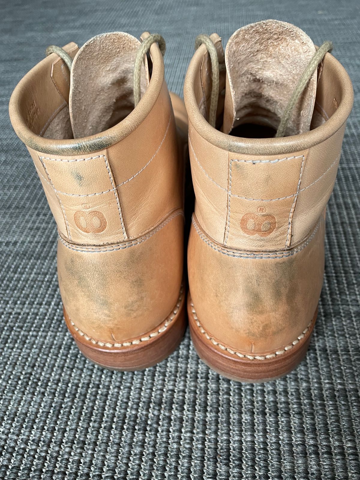 Photo by TheIncomer on November 4, 2023 of the Butts and Shoulders The Classic Boots in Natural Leather.