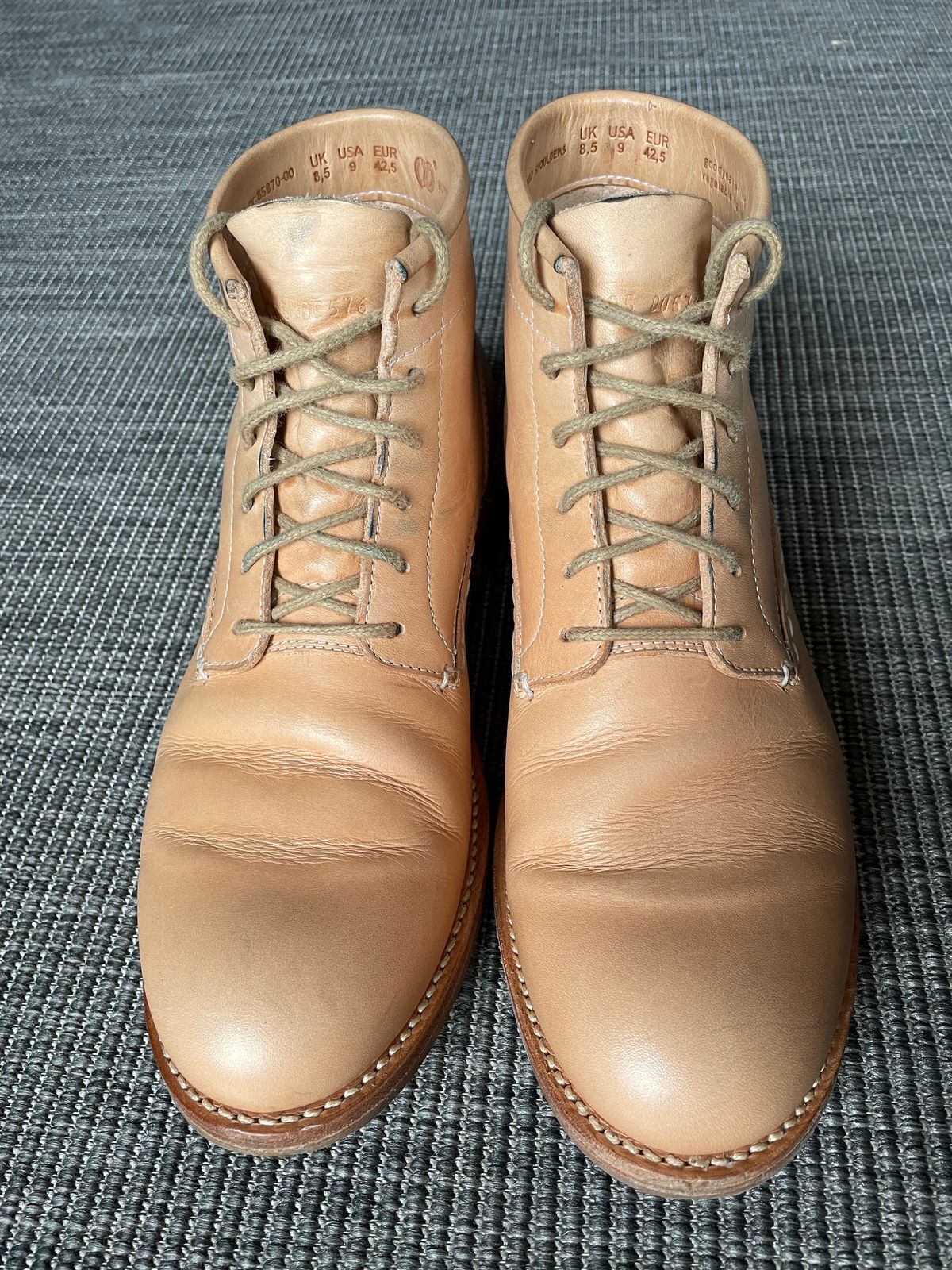 Photo by TheIncomer on November 4, 2023 of the Butts and Shoulders The Classic Boots in Natural Leather.