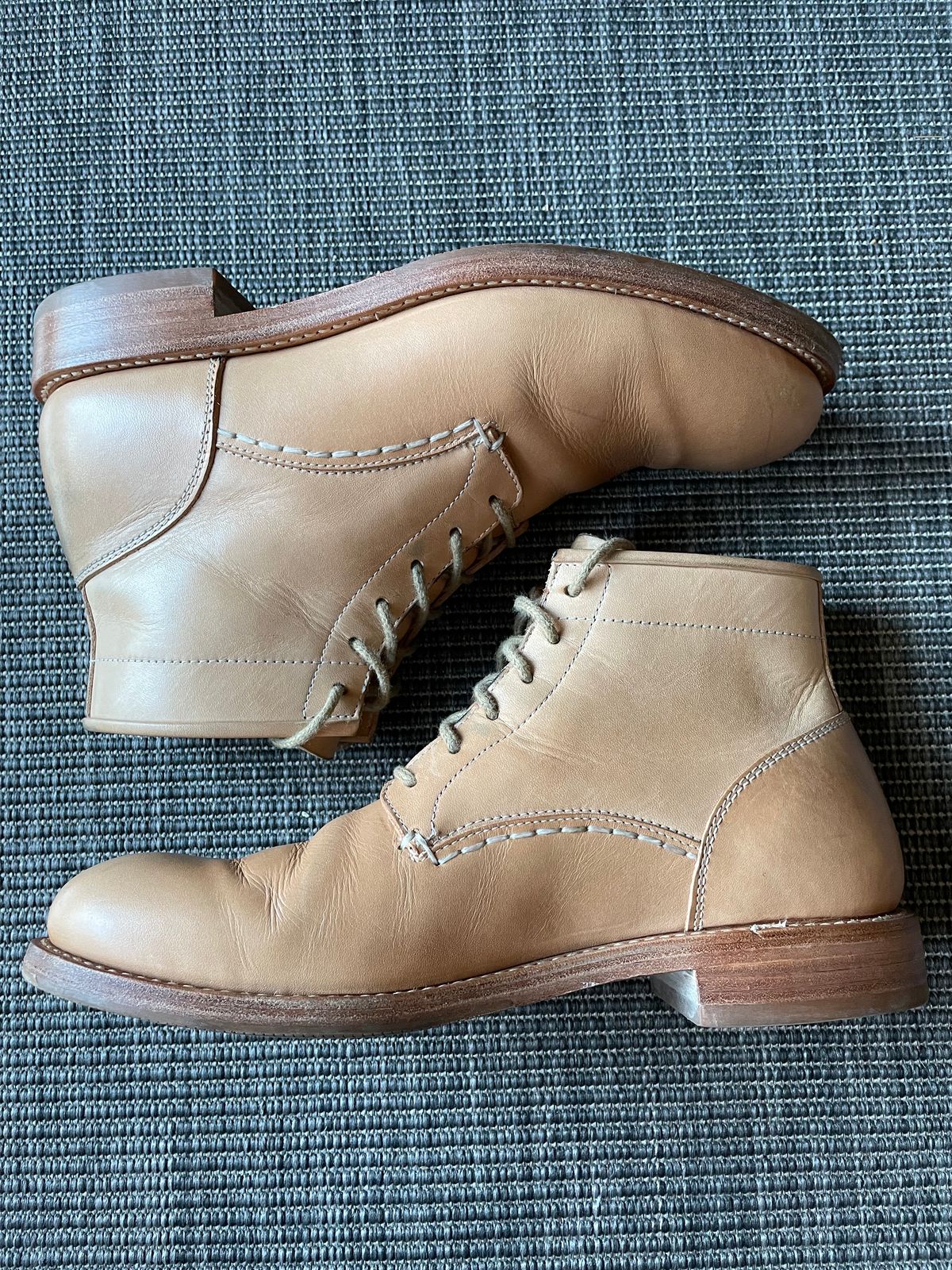 Photo by TheIncomer on December 3, 2023 of the Butts and Shoulders The Classic Boots in Natural Leather.