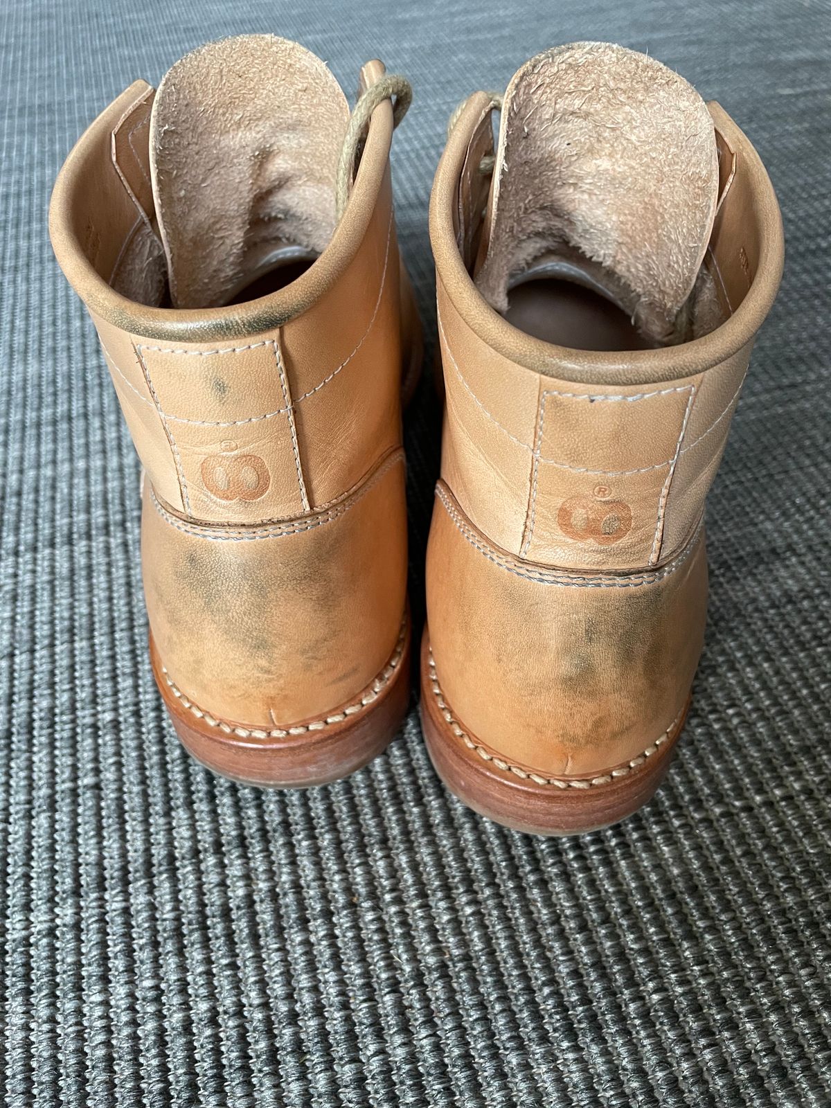 Photo by TheIncomer on January 1, 2024 of the Butts and Shoulders The Classic Boots in Natural Leather.