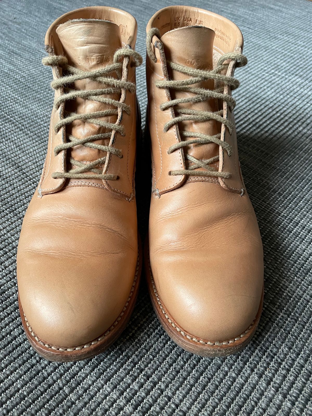 Photo by TheIncomer on January 1, 2024 of the Butts and Shoulders The Classic Boots in Natural Leather.