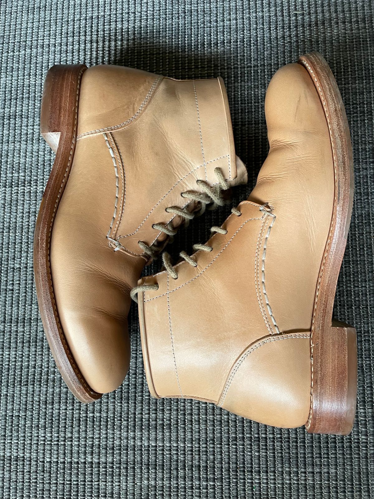 Photo by TheIncomer on January 1, 2024 of the Butts and Shoulders The Classic Boots in Natural Leather.