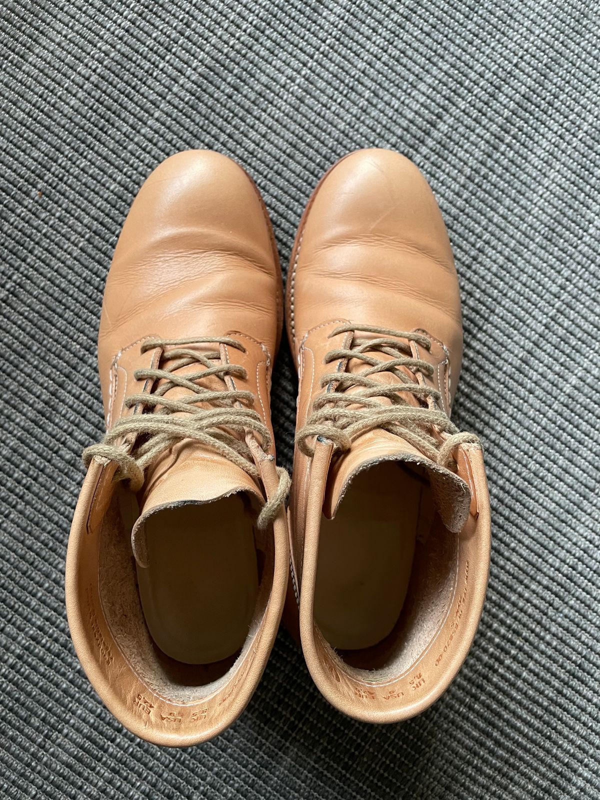 Photo by TheIncomer on January 1, 2024 of the Butts and Shoulders The Classic Boots in Natural Leather.