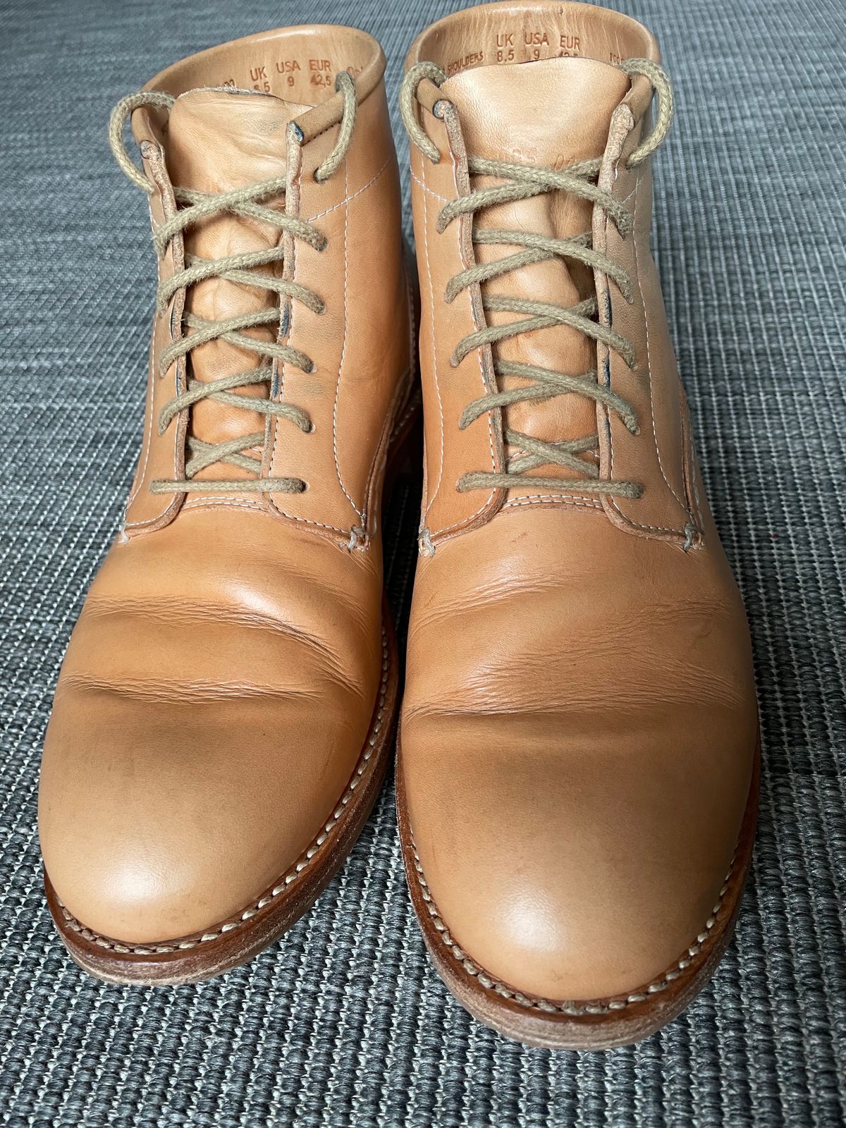 Photo by TheIncomer on February 3, 2024 of the Butts and Shoulders The Classic Boots in Natural Leather.