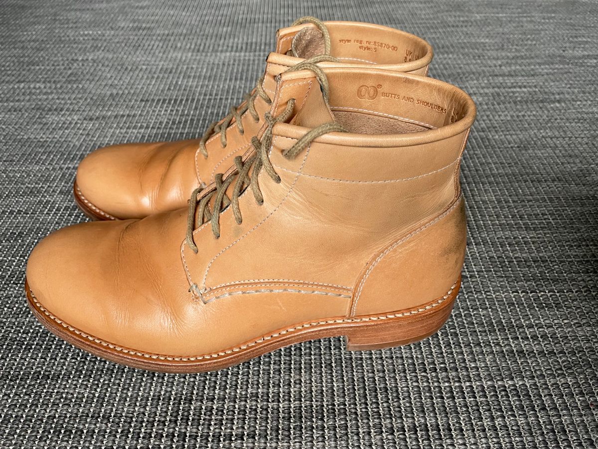 Photo by TheIncomer on February 3, 2024 of the Butts and Shoulders The Classic Boots in Natural Leather.