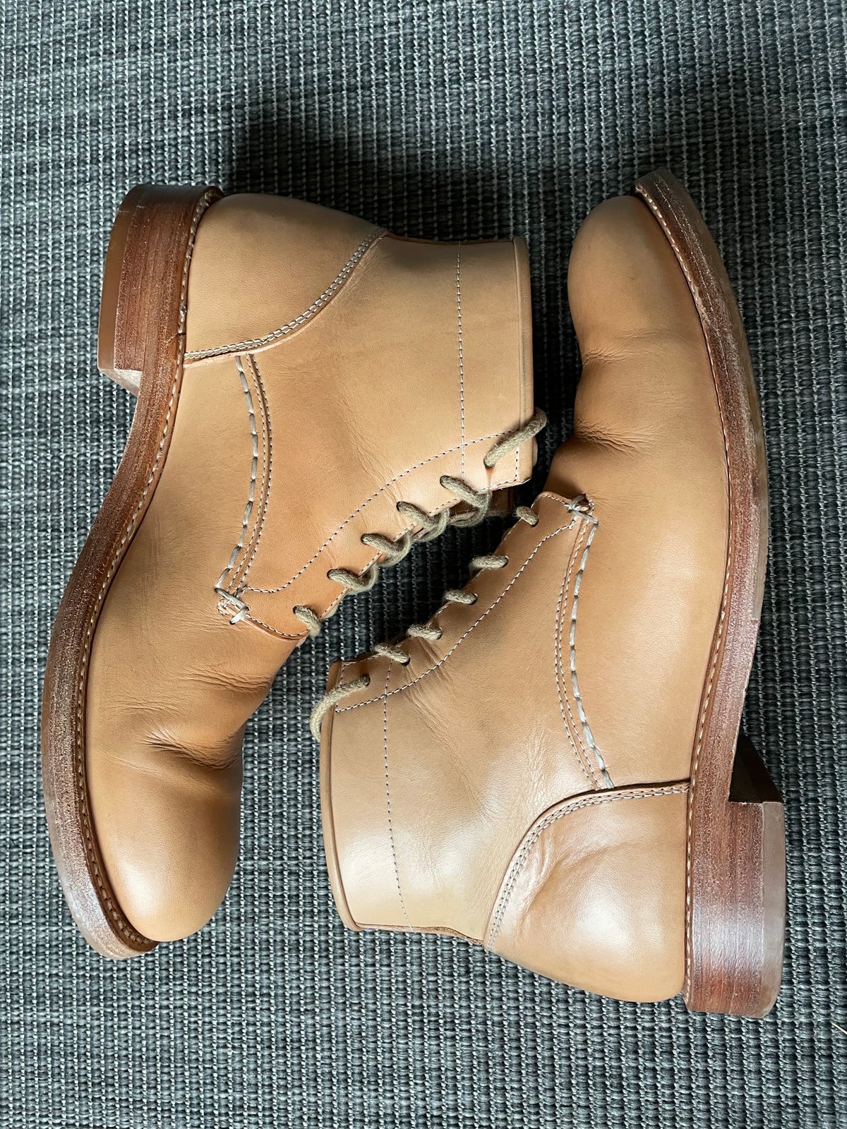 Photo by TheIncomer on February 3, 2024 of the Butts and Shoulders The Classic Boots in Natural Leather.
